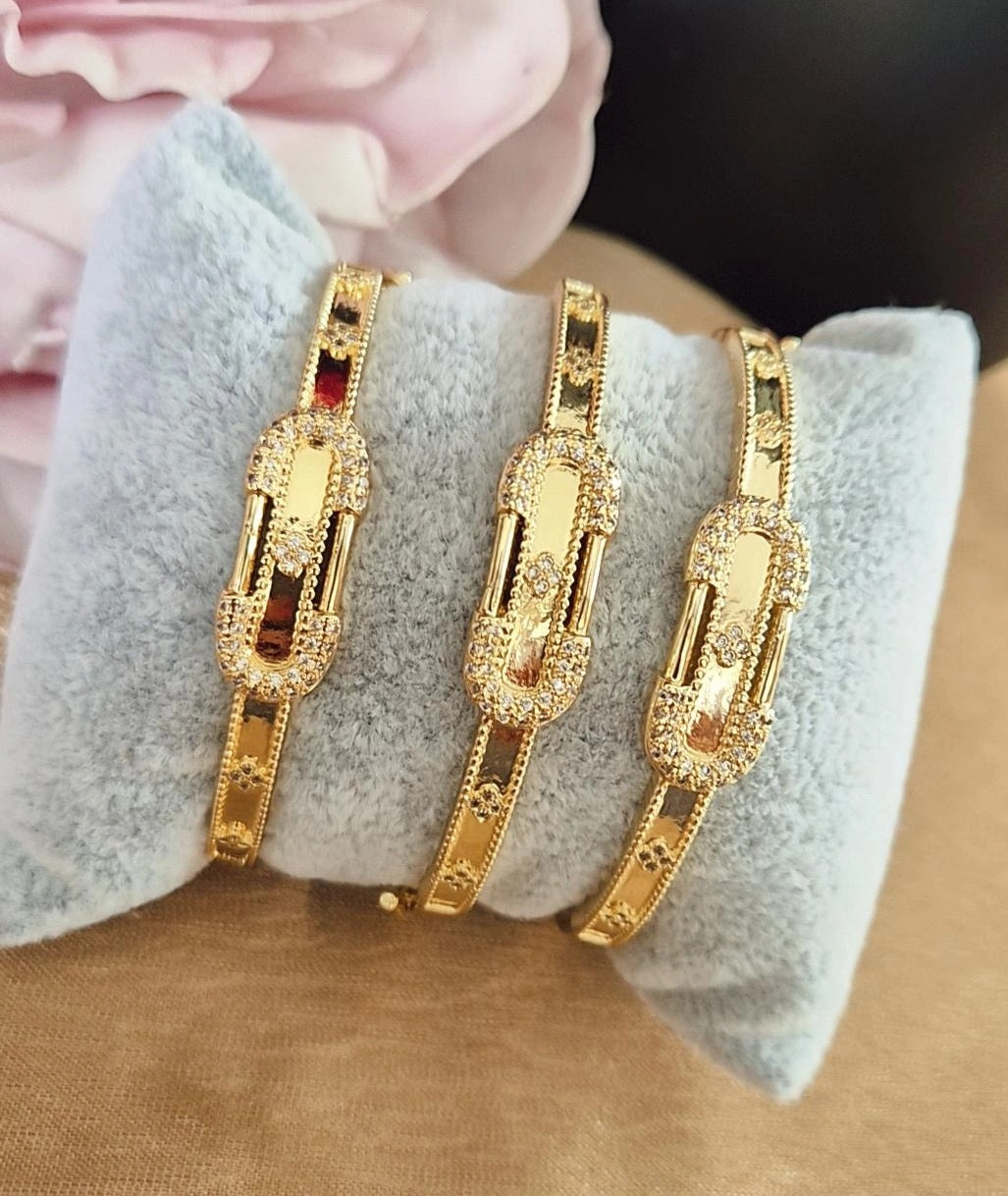 Bracelet jonc avec strass ovale (vendu à l'unité)