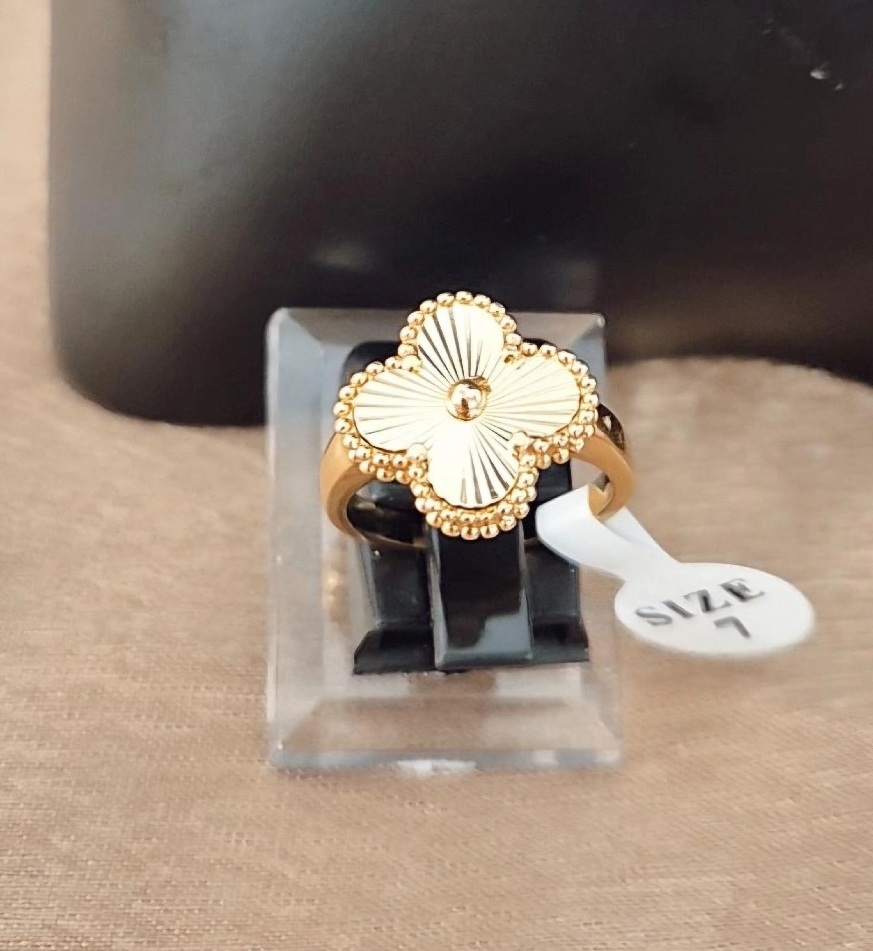 Ensemble Collier + boucles d'oreilles + bague assortis