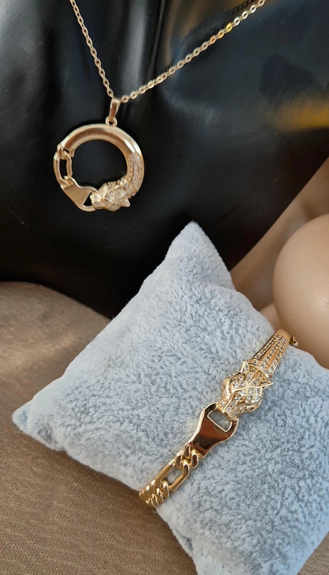 Ensemble Jaguar Collier + bracelet jonc + boucles d'oreilles + bague assortis