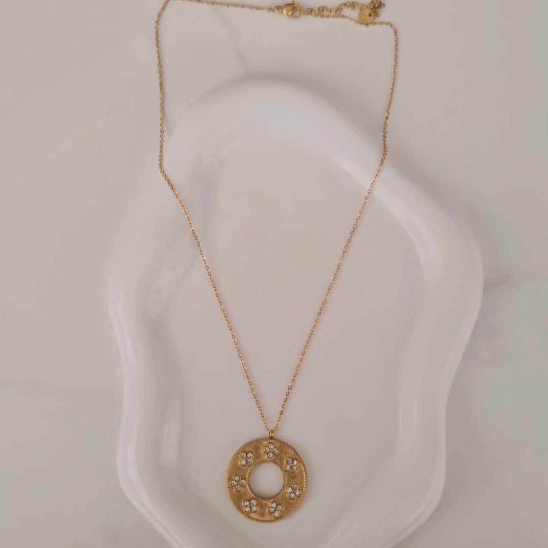 Collier en acier inoxydable pendentif cercle et strass