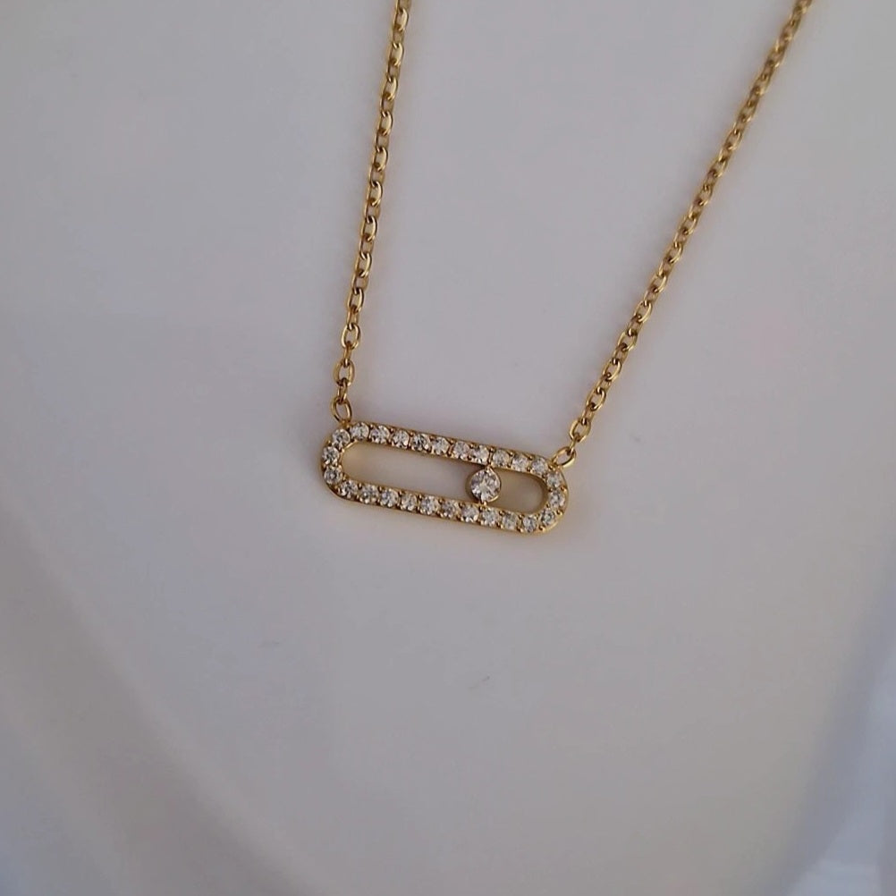 Collier en acier inoxydable pendentif ovale et strass
