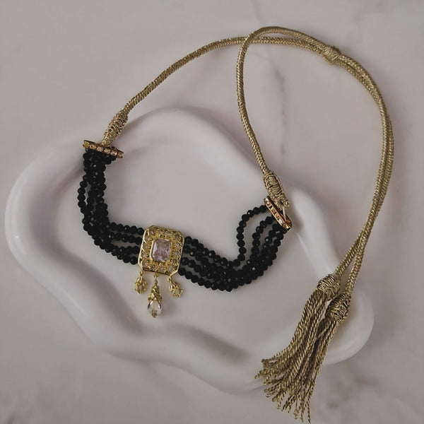 Collier choker pendentif beldi carré perles noires