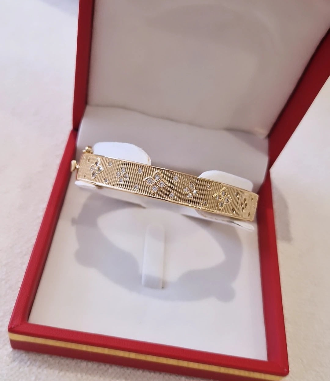 Bracelet jonc en acier strass et stries