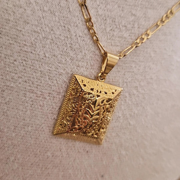 Ensemble Collier et boucles d'oreilles assorties carrés ajourées