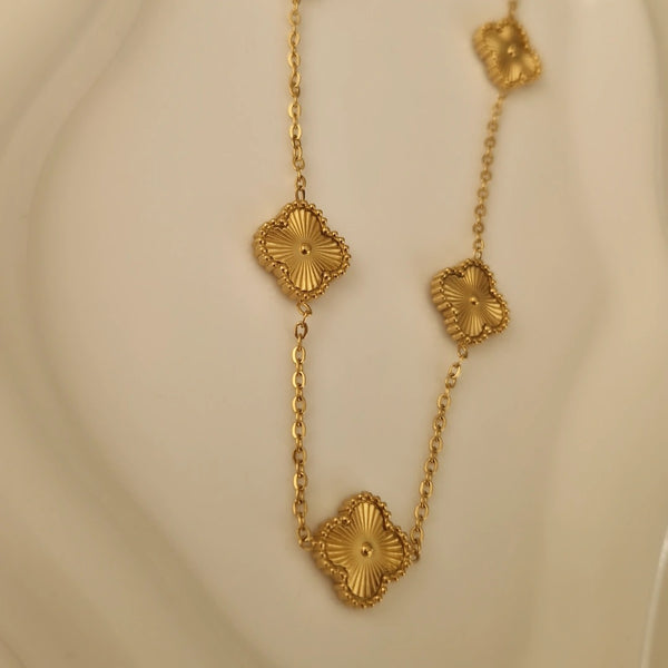 Collier en acier inoxydable multi trèfles dorés striés