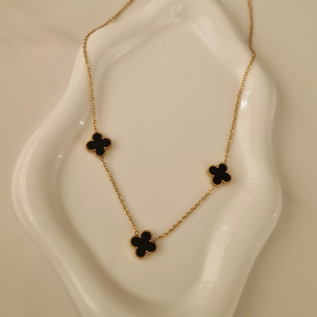 Collier en acier  inoxydable fleurs noires