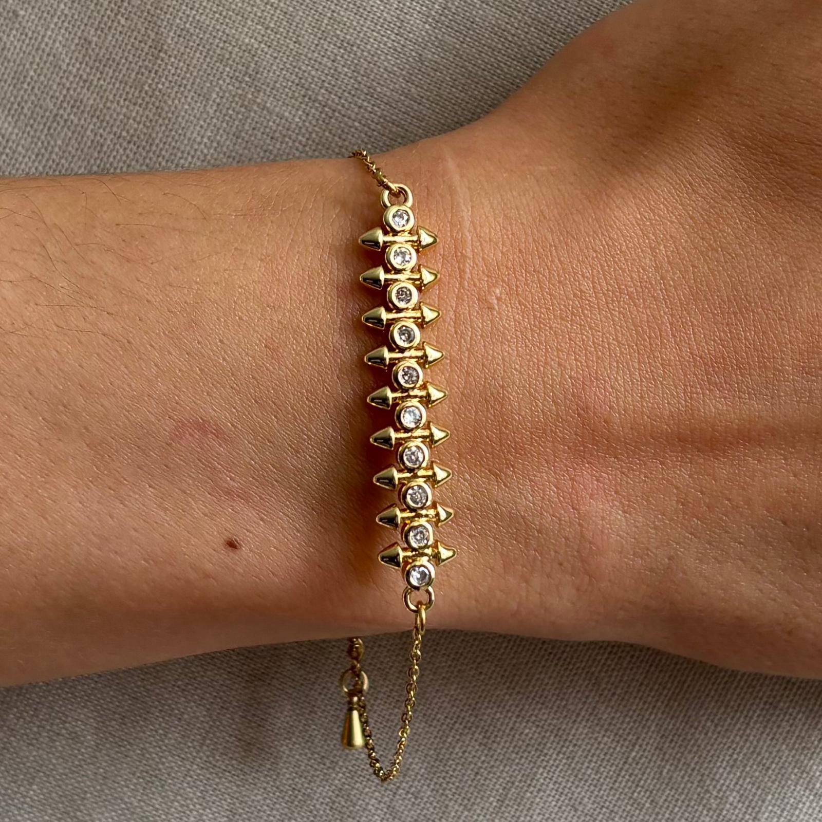 Bracelet en acier inoxydable ligne striée et strass