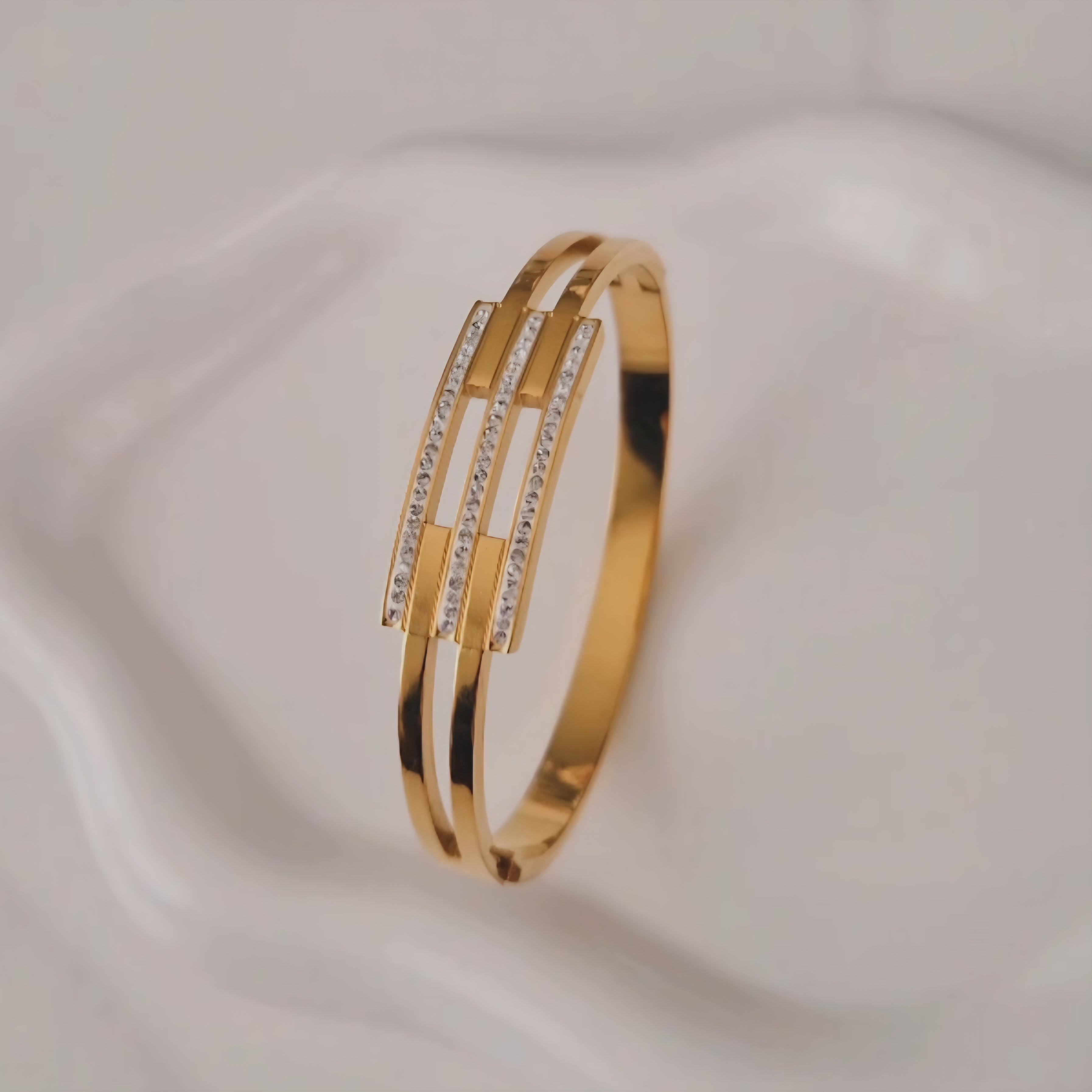 Bracelet jonc en acier inoxydable triple lignes et strass