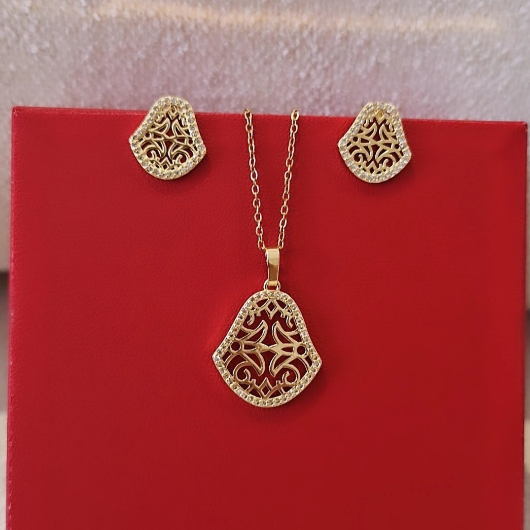 Ensemble parure collier et boucles d’oreilles Main ajourées et strass