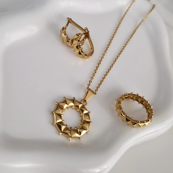 Ensemble Collier + boucles d'oreilles + bague assortis cercles pics