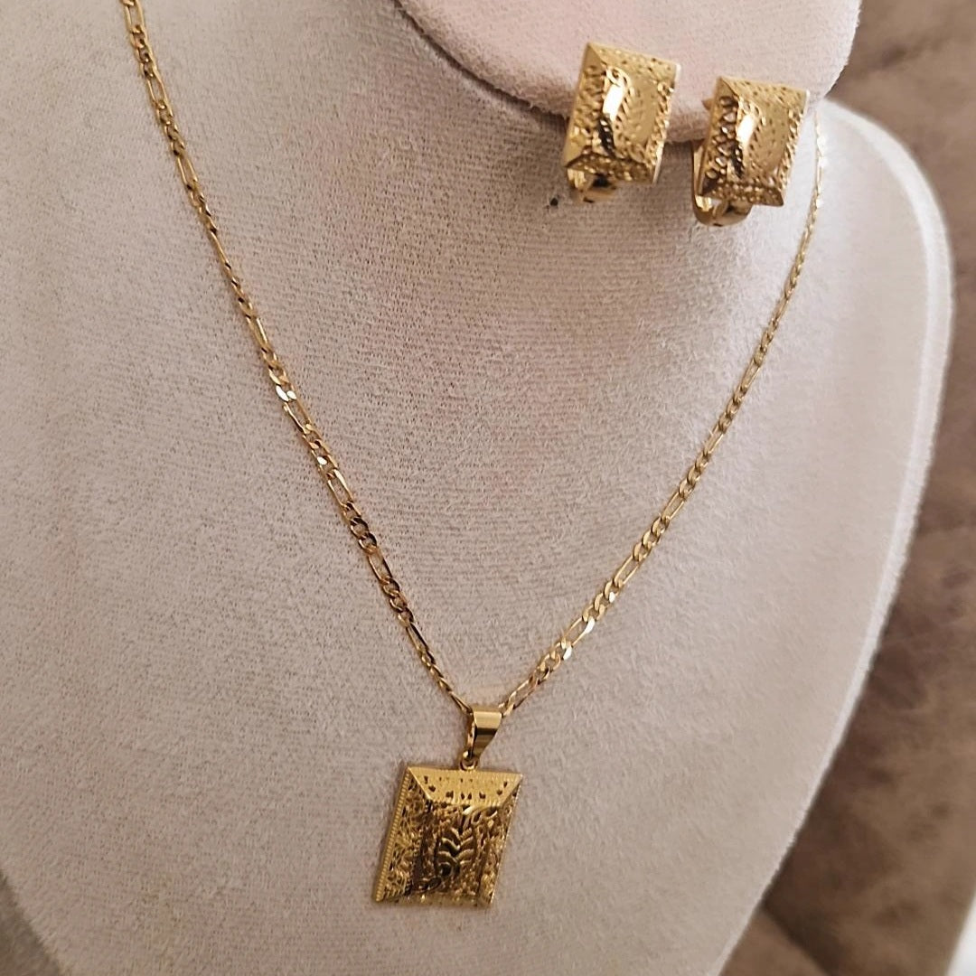 Ensemble Collier et boucles d'oreilles assorties carrés ajourées