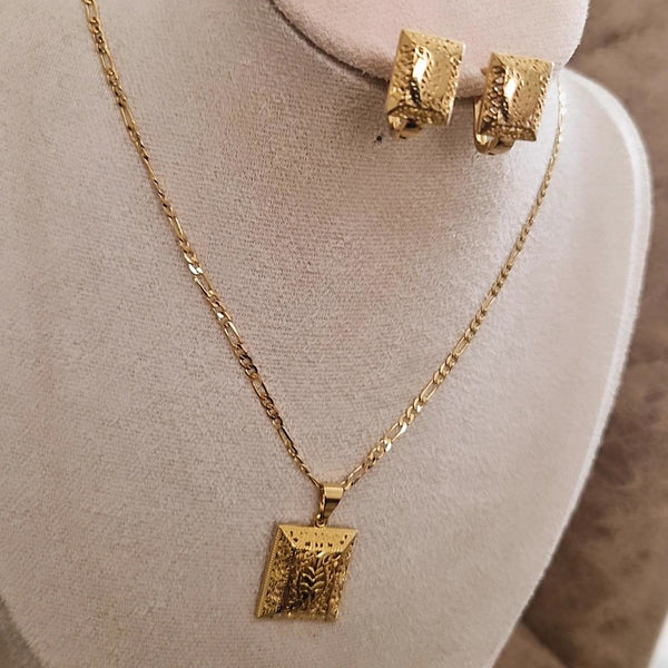 Ensemble Collier et boucles d'oreilles assorties carrés ajourées