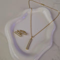 Ensemble Collier + boucles d'oreilles assorties pendentif barre de strass