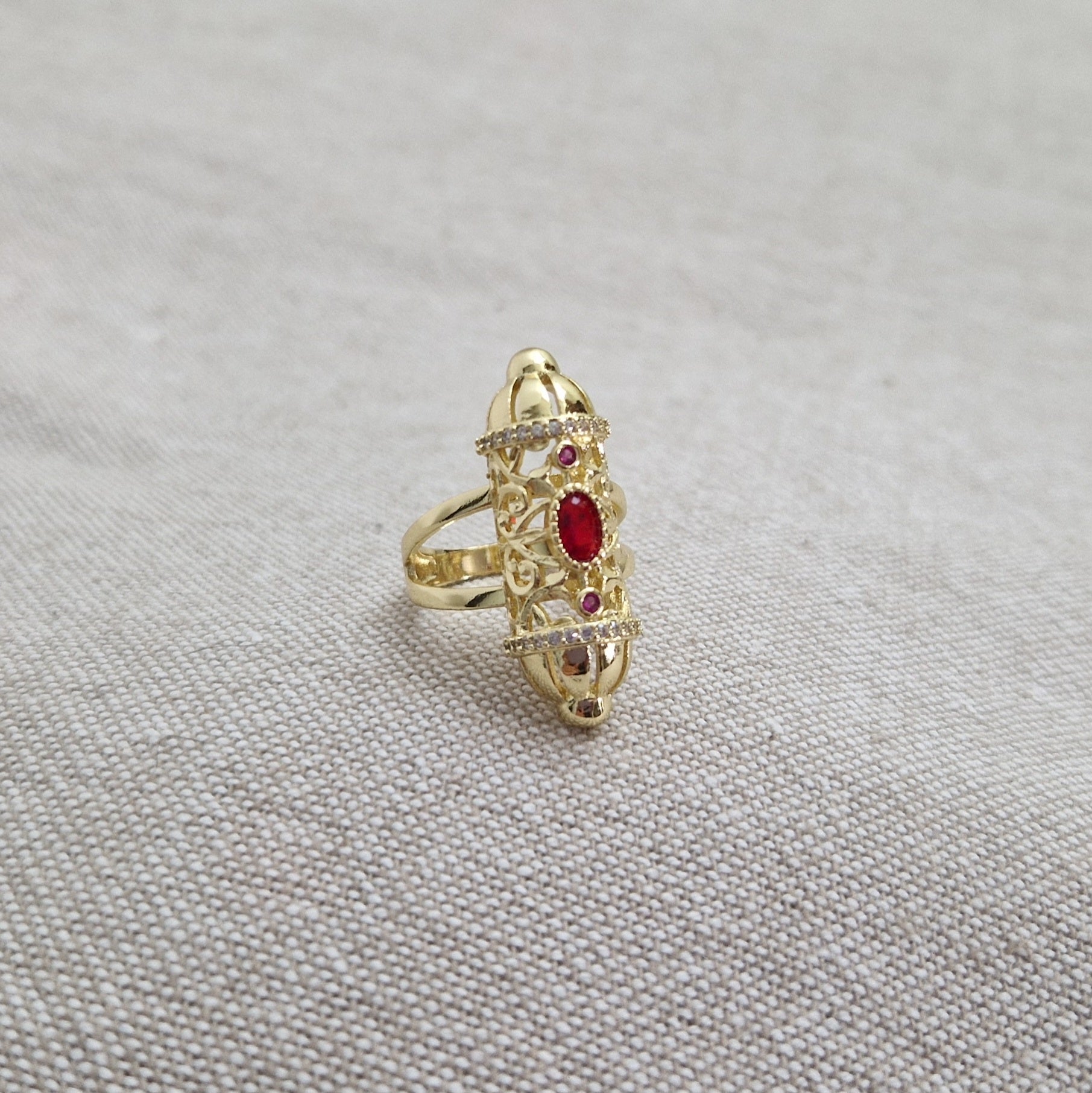 Bague avec empiècement beldi pierre rouge