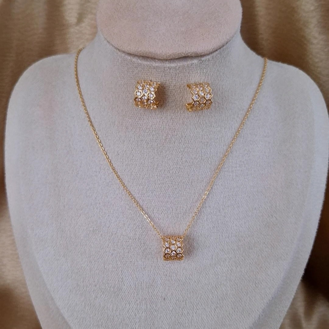 Ensemble Collier + boucles d'oreilles assorties en acier inoxydable multi strass