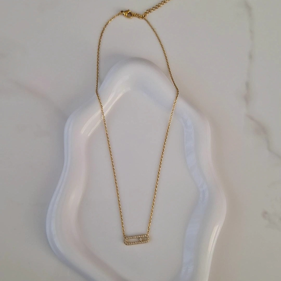 Collier en acier inoxydable pendentif ovale et strass