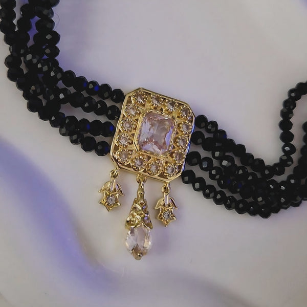 Collier choker pendentif beldi carré perles noires