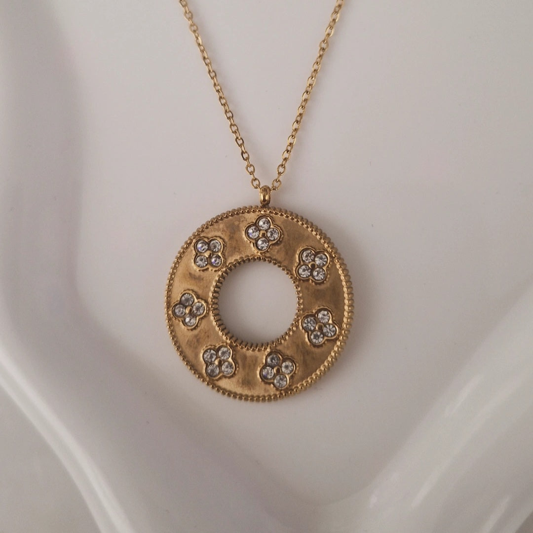 Collier en acier inoxydable pendentif cercle et strass