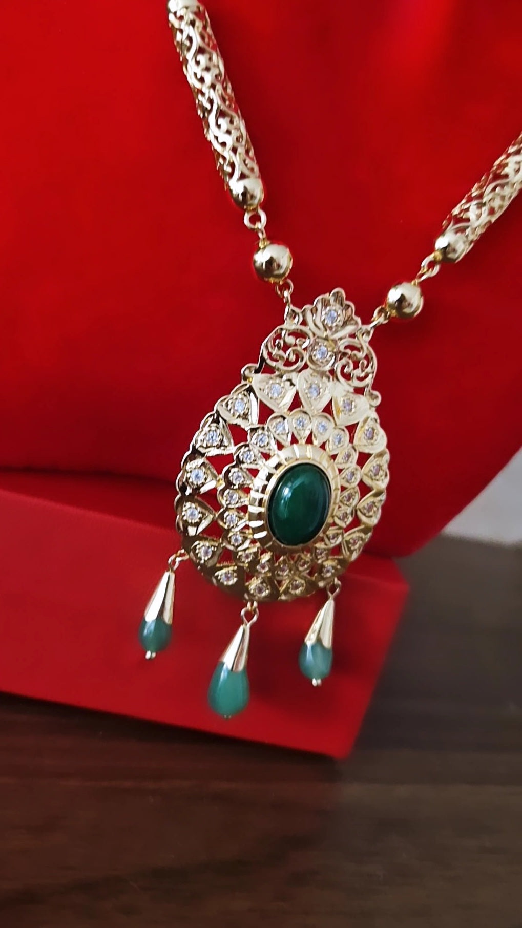Collier sautoir beldi Boulahiya cravache en acier oriental perles vertes