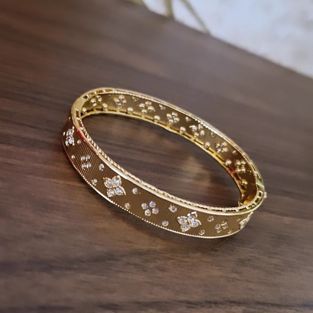 Bracelet jonc en acier strass et stries