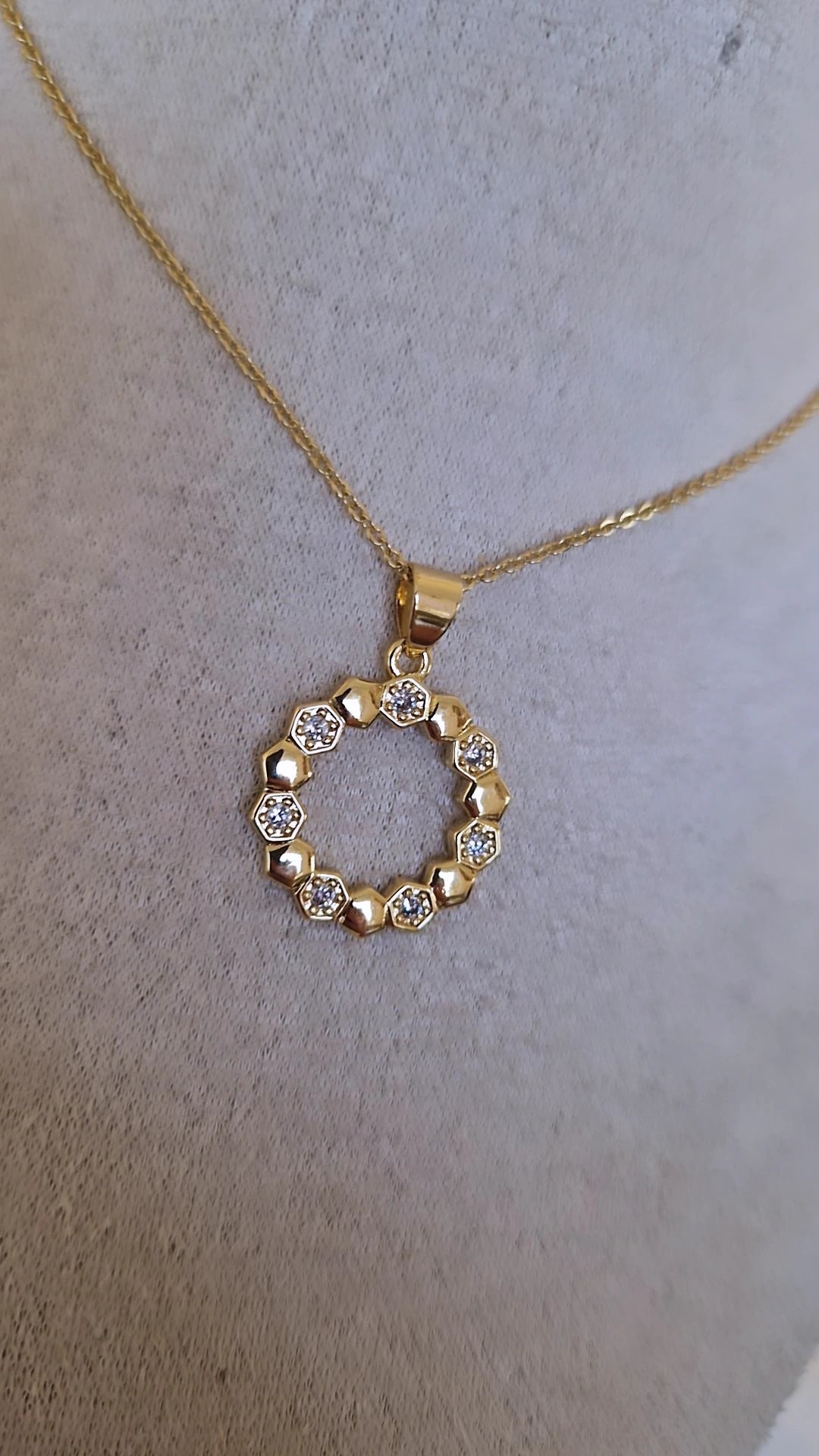Ensemble parure collier et boucles d’oreilles Chahda carrés et strass