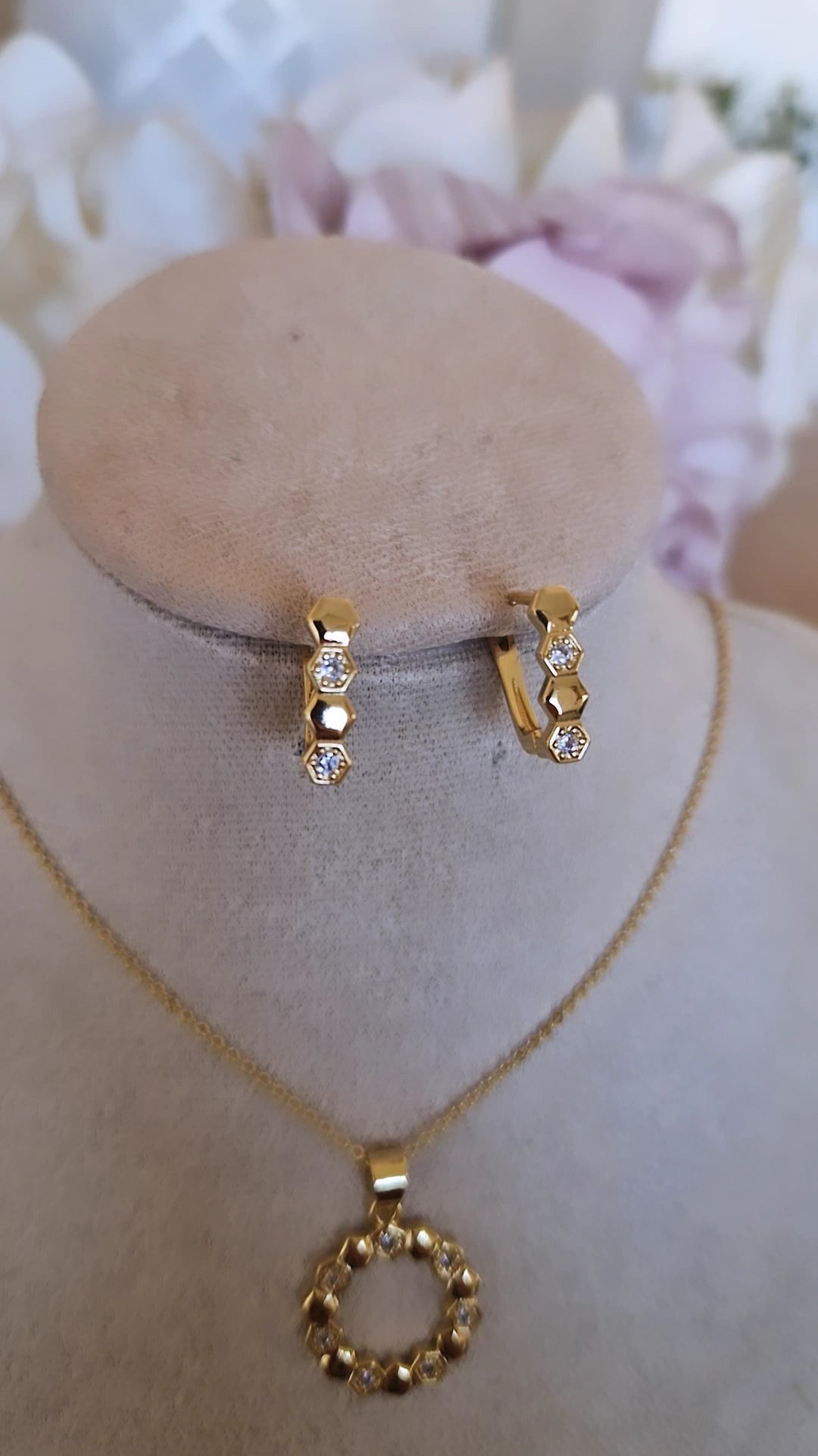 Ensemble parure collier et boucles d’oreilles Chahda carrés et strass
