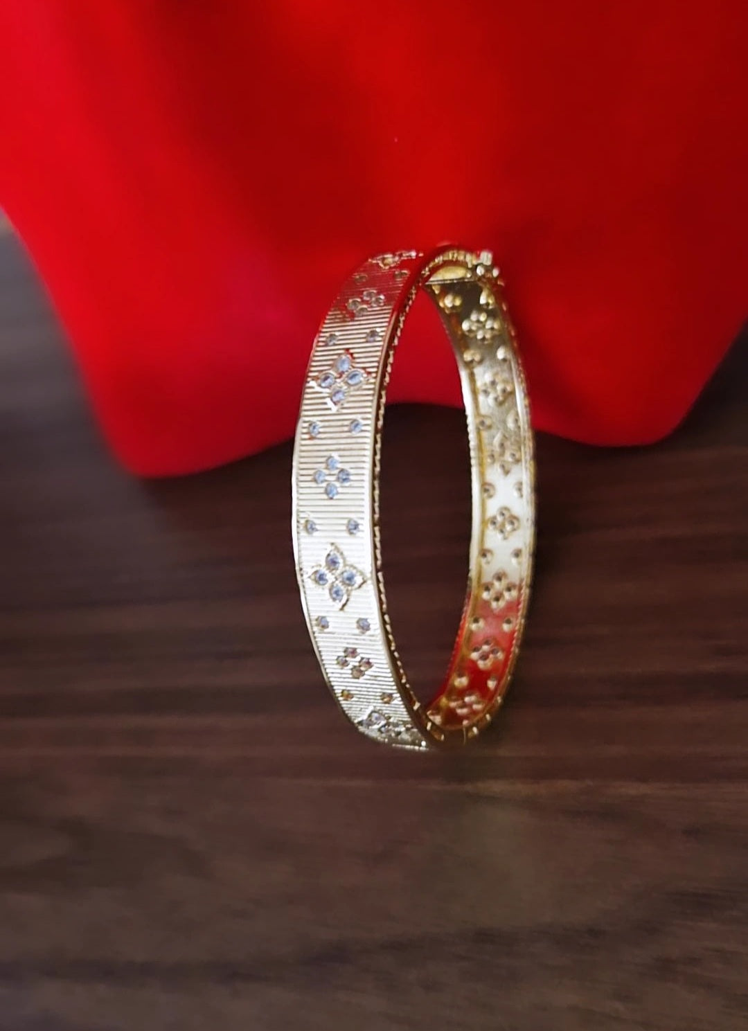 Bracelet jonc en acier strass et stries