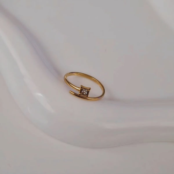 Bague ajustable en acier inoxydable enlacée et solitaire