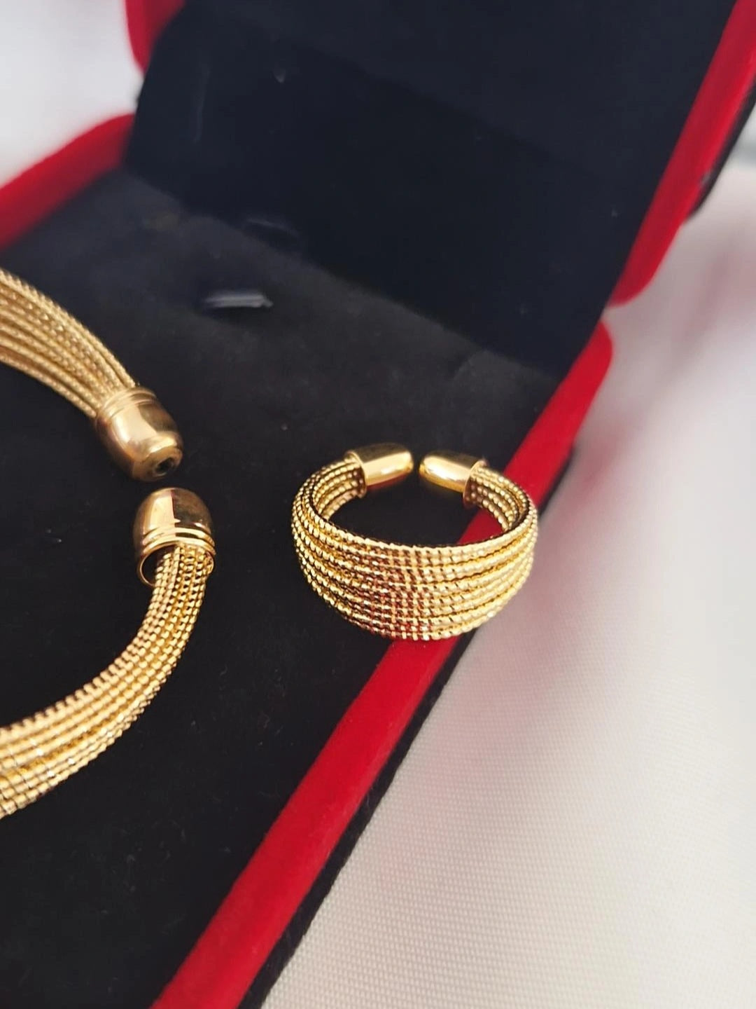 Ensemble bracelet jonc et sa bague ajustable en acier inoxydable effet multi bracelets