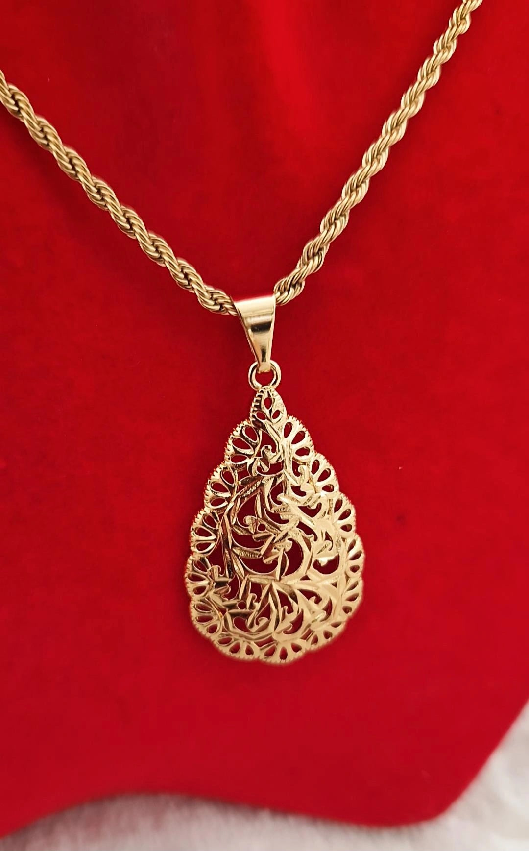 Ensemble Collier + boucles d'oreilles assorties goutte ajourée