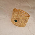Bracelet jonc manchette Nbala en acier oriental beldi ajouré pierre verte