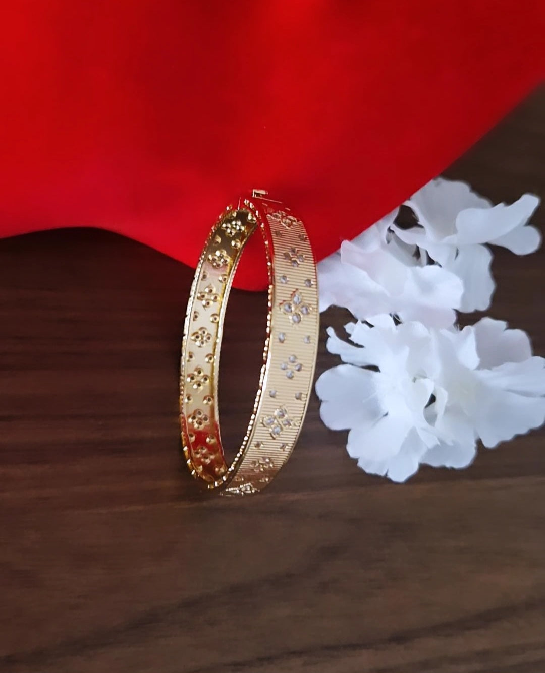 Bracelet jonc en acier strass et stries