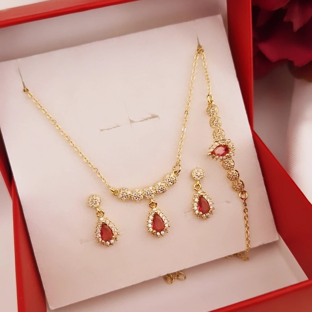 Ensemble parure collier bracelet et boucles d’oreilles style gouttes et strass