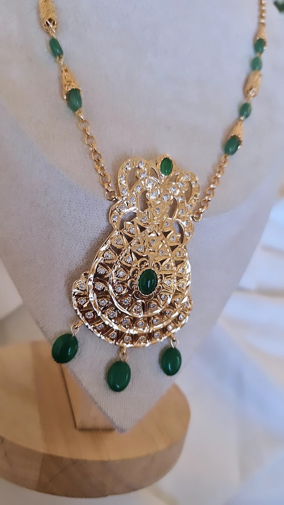 Collier sautoir beldi Boulahiya cravache en acier oriental perles vertes