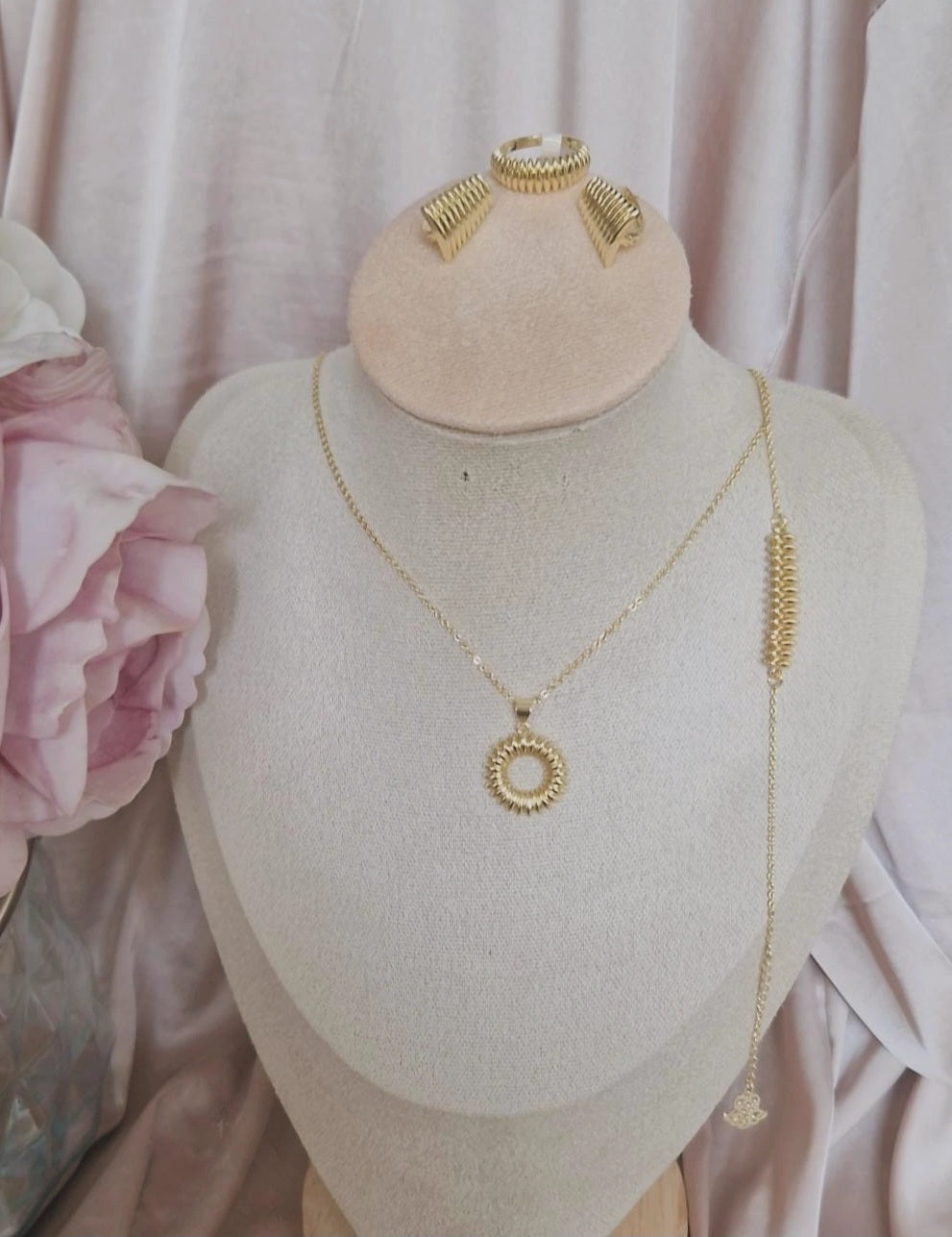 Ensemble Collier + boucles d'oreilles + bague + bracelet fin assortis