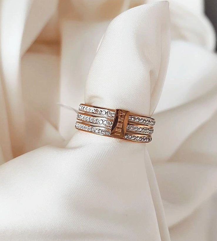 Bague en acier inoxydable triple lignes et strass